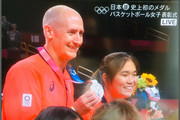 女子バスケのホーバス監督嫁