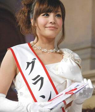 小島よしおの嫁は小松愛唯