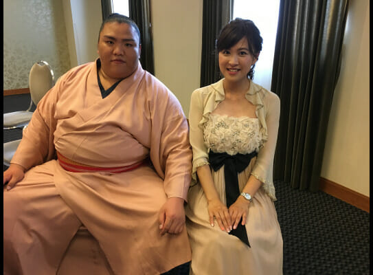 御嶽海の結婚相手嫁の画像